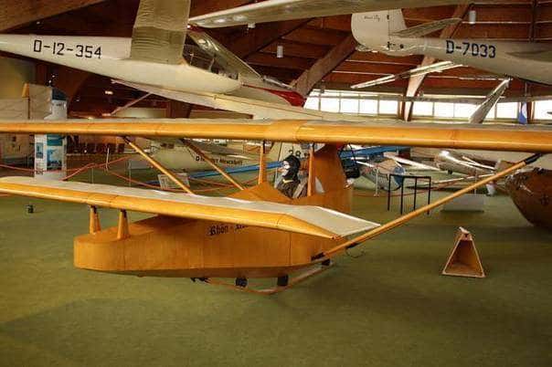 解说世界之最《最早的有动力飞机》-科普解密自媒体原创解说词下载