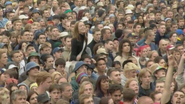 纪录片《鲍伊在 2000 年格拉斯顿伯里音乐节 Bowie at Glastonbury 2000》[无字][BT][720P]资源下载