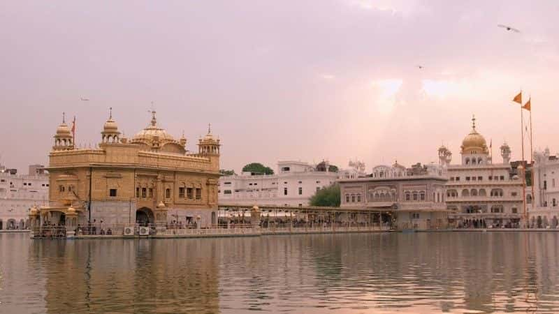 ¼ƬΣյı߽磺ԽӡȺͰͻ˹̹ó Dangerous Borders: A Journey Across India and PakistanĻ/Ļ