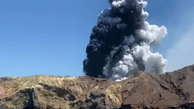 ¼Ƭĸ䣺ڻɽ Four Corners: Trapped in the Volcano1080P-Ļ/Ļ