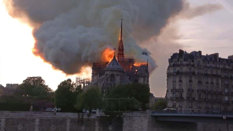 纪录片《巴黎圣母院被烧毁之夜 The Night Notre-Dame Burned》[无字][BT][1080P]资源下载