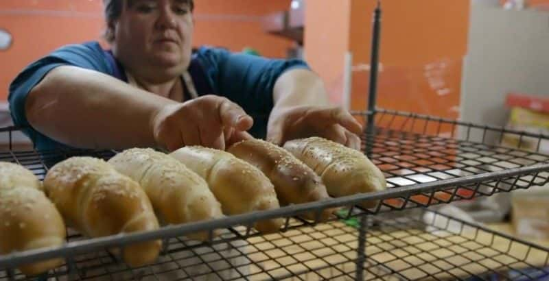 纪录片《乌克兰前线面包店 Ukraine's Frontline Bakery》[无字][BT][720P]资源下载