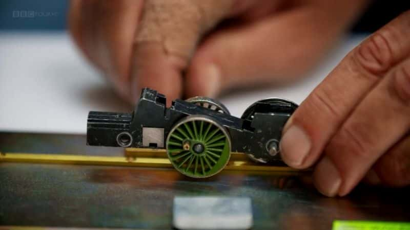 ¼Ƭղķ˹÷ʥߣȻװ James May The Christmas Reassembler: Hornby Train SetĻ/Ļ