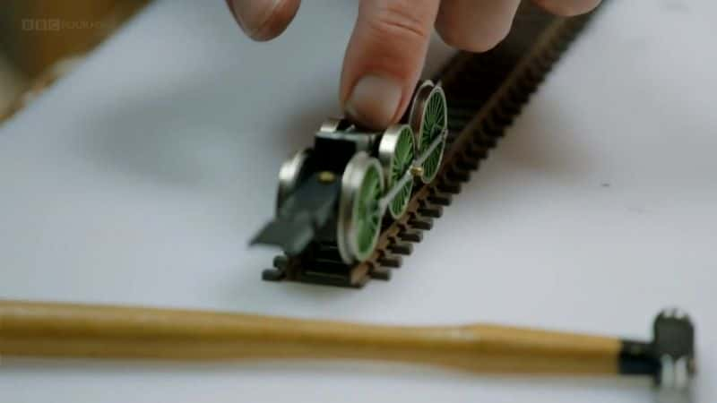 ¼Ƭղķ˹÷ʥߣȻװ James May The Christmas Reassembler: Hornby Train SetĻ/Ļ