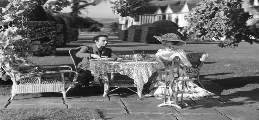 [欧美][犯罪][BT下载][仁心与冠冕 Kind Hearts and Coronets][HD-MKV/2.36G][英语中字][1080P]