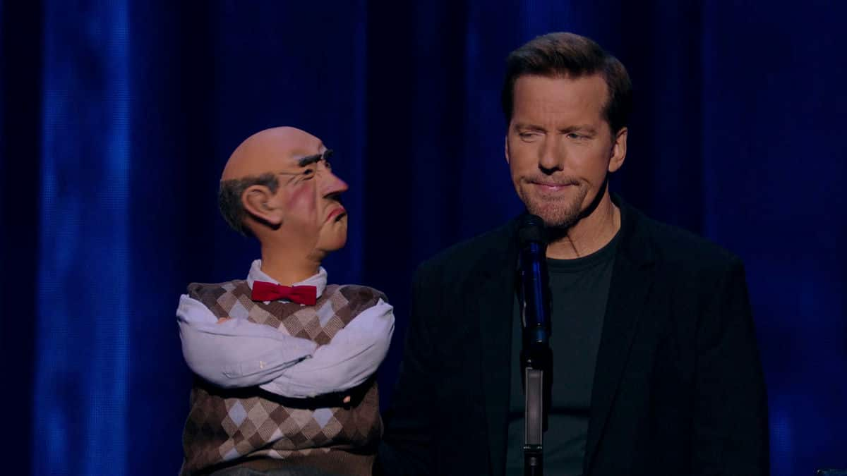 [2019][欧美][喜剧][WEB-1080P]杰夫·邓纳姆：我旁边那位[简繁英字幕].Jeff.Dunham.Beside.Himself.2019.1080p.NF.WEB-DL.DDP.5.1.H.26