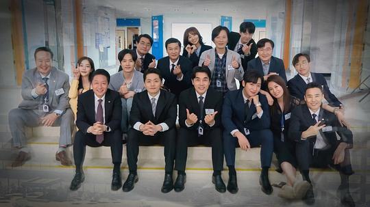 电视剧《不疯不狂不爱你  이 구역의 미친X》（2021韩国）--高清BT迅雷资源下载