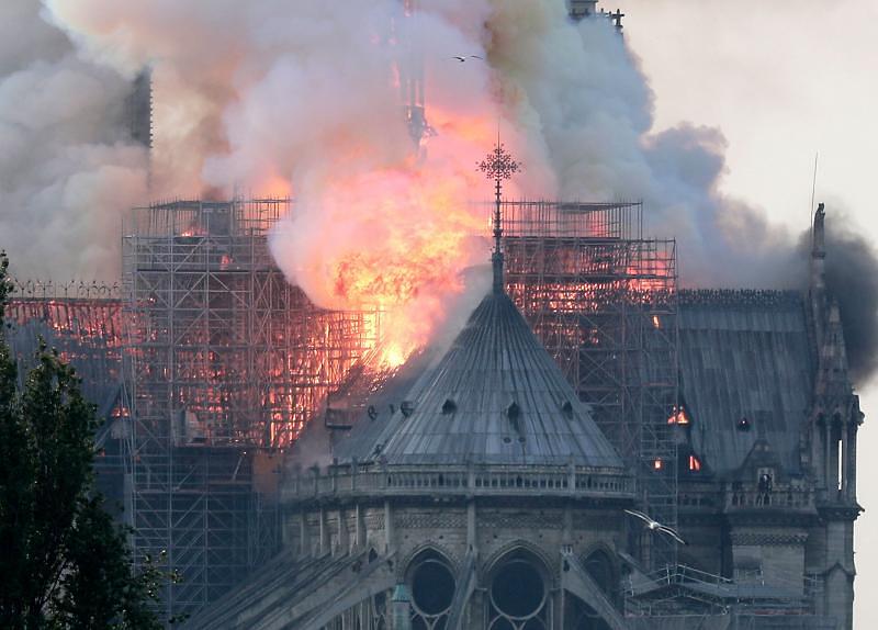 纪录片《古教堂大救援：争分夺秒拯救巴黎圣母院  Rebuilding Notre Dame: Inside the Great Cathedral Rescue》（2020英国）--高清4K/1080P迅雷BT资源下载