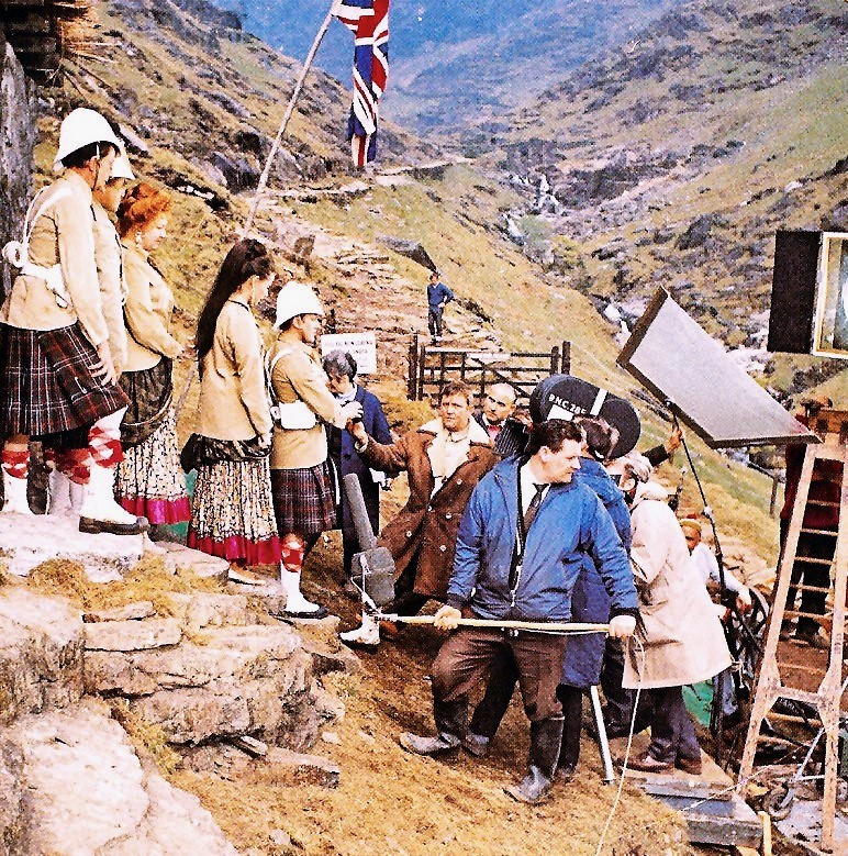 电影《百鸟嬉春  Carry On... Up the Khyber》（1968英国）--高清4K/1080P迅雷BT资源下载